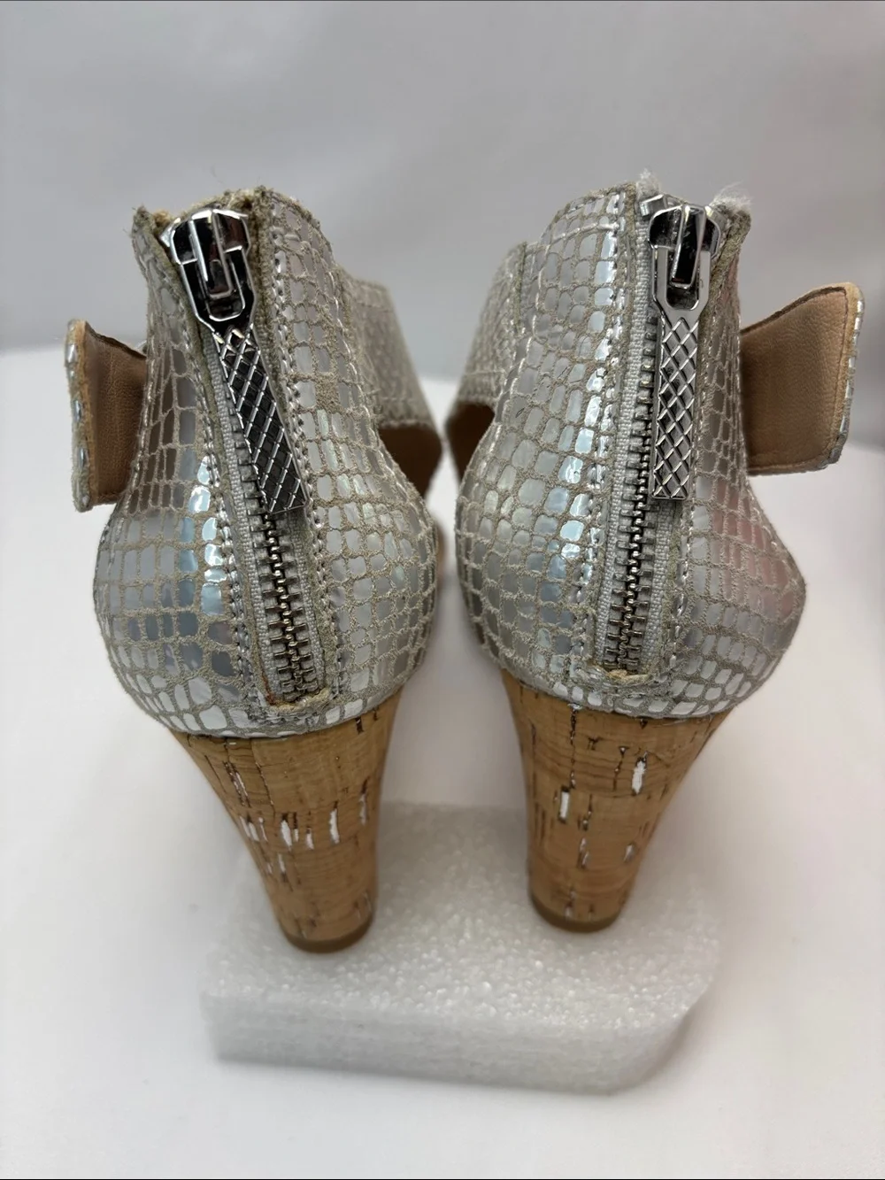 Donald J. Pliner “June”Women’s‎ 6 Silver Textured Cork Wedge Sandals #435